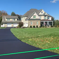 picture of a sealcoated driveway